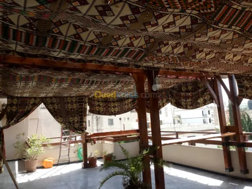 Fabrication et installation de pergola et tinda en bois rouge
