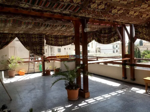 Fabrication et installation de pergola et tinda en bois rouge