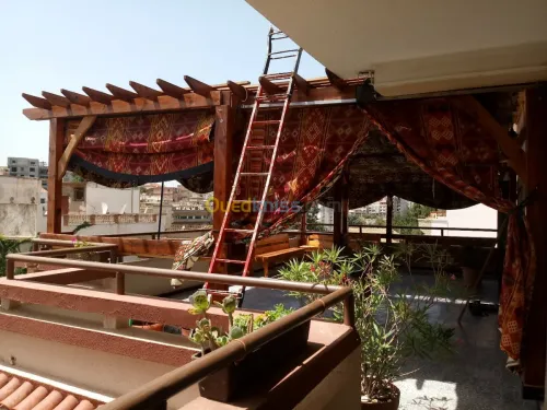 Fabrication et installation de pergola et tinda en bois rouge