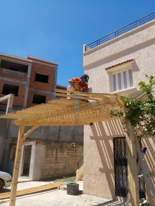 Fabrication et installation de pergola et tinda en bois rouge