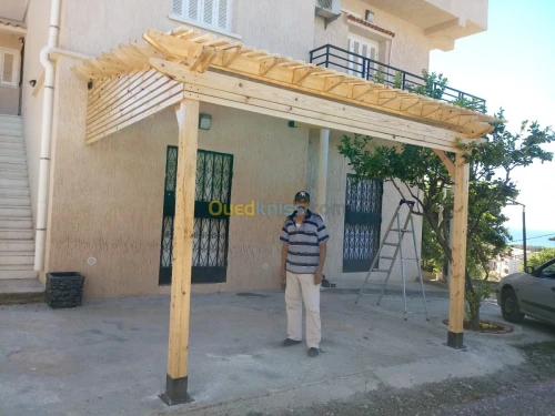 Fabrication et installation de pergola et tinda en bois rouge
