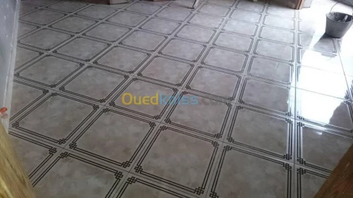 POSE DE MARBRE ET DE FAÏENCE..