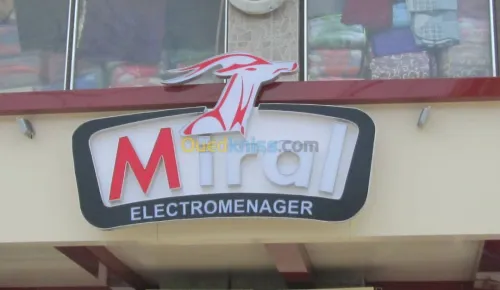 Travaux de pub & designeChant en plex