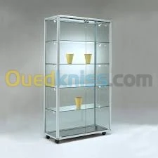 Comptoir et armoire d'exposition