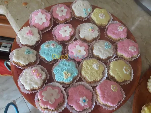 GATEAUX ET SALES SUR COMMANDE
