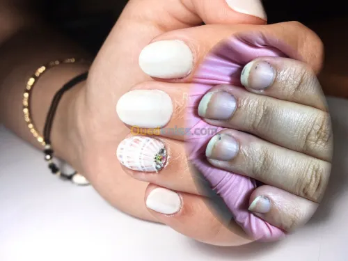 manicure  avec professionnelle russe 