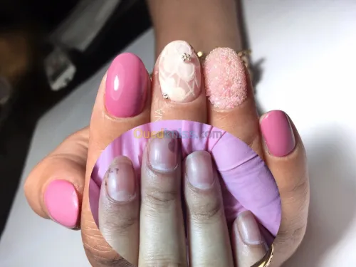 manicure  avec professionnelle russe 