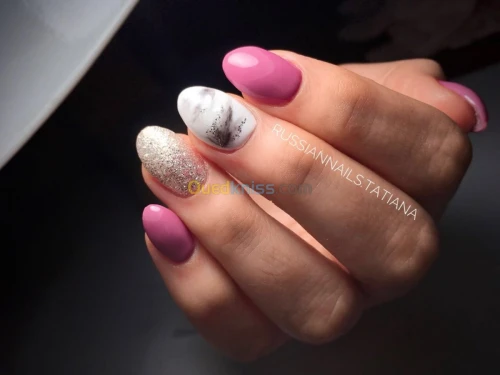 manicure  avec professionnelle russe 