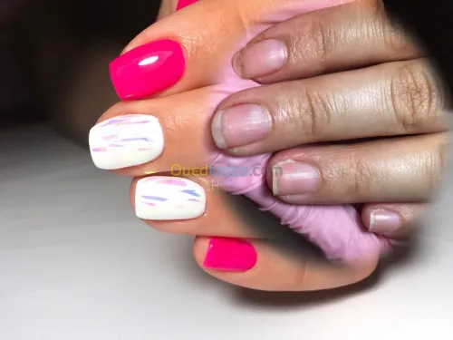 manicure  avec professionnelle russe 