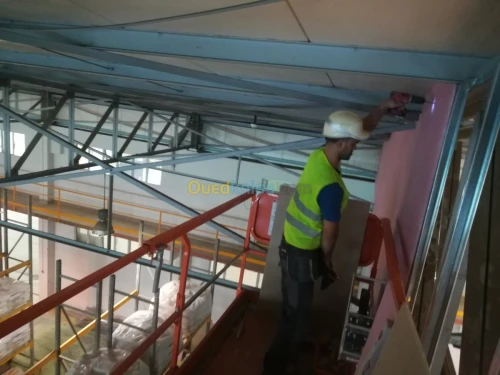 Aménagement en placoplatre bureaux Hangar, faux plafond cloison séparation