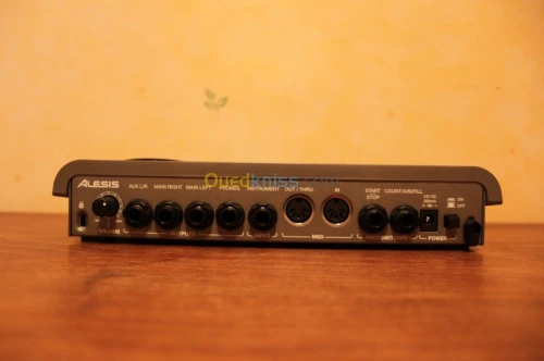 boite a rythme ALESIS SR-18 