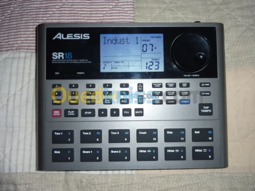 boite a rythme ALESIS SR-18 