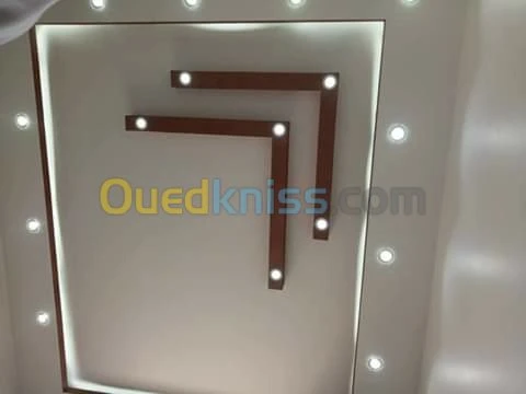 Décorations de placoplatre et pvc