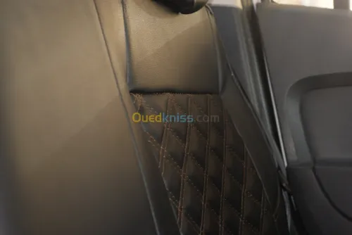 Couture de salons de voiture