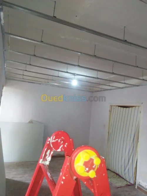 Placo platr  PVC et électricité bâtime