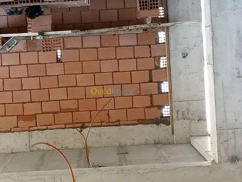 SERVICE DANS LE DOMAINE DE CONSTRUC 