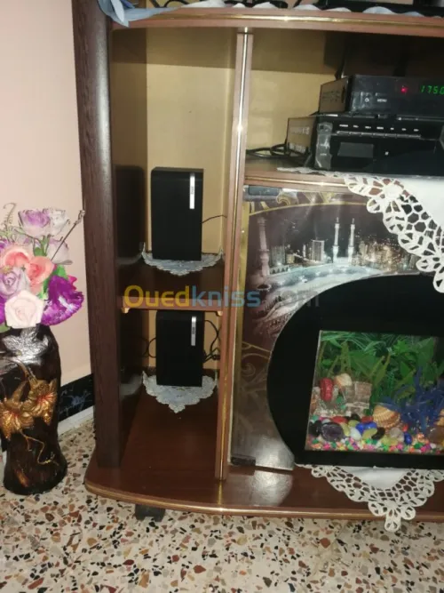 Table TV en très bon état presque neuf