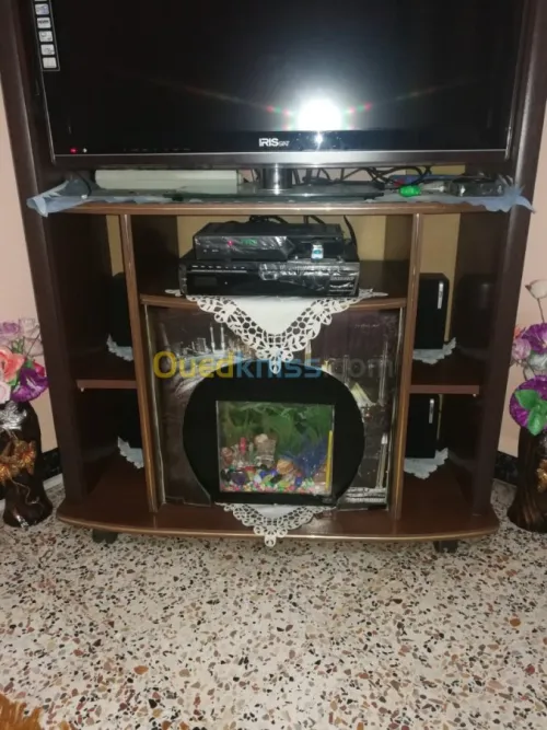 Table TV en très bon état presque neuf