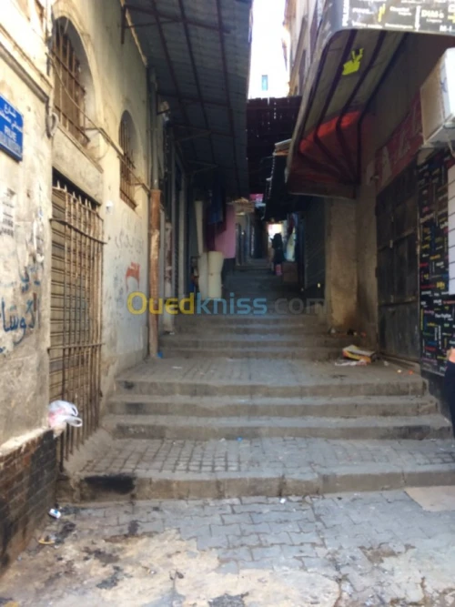 غرف شاغرة للنوم +دوش 
