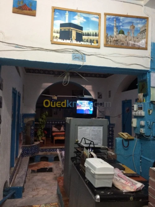 غرف شاغرة للنوم +دوش 
