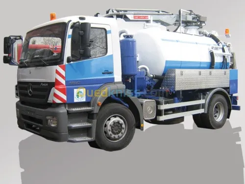 Camion hydrocureur vidangeur débouchag