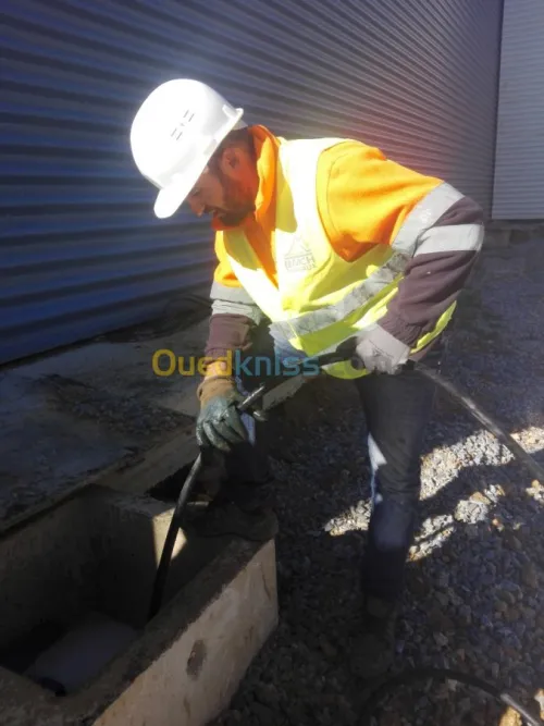 Camion hydrocureur vidangeur débouchag