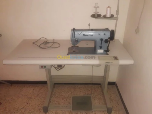 Machine industrielle zigzagueuse avec 