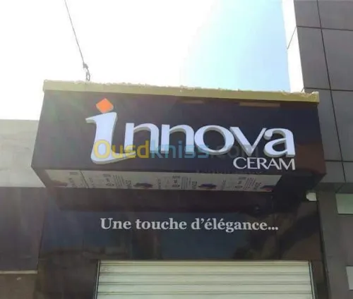 Panneaux publicitaires & lettres en relief
