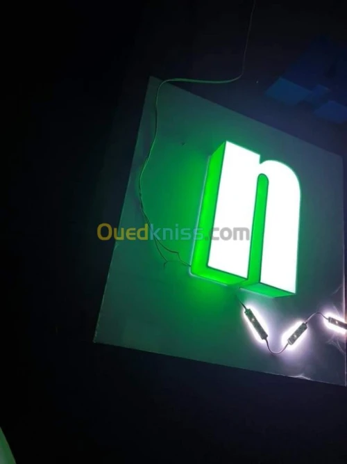 Lettre lumineuses en relief حروف ضوئية بارزة واللافتاات الاشهارية 