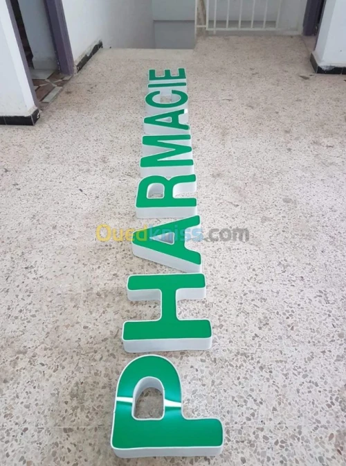 Lettre lumineuses en relief حروف ضوئية بارزة واللافتاات الاشهارية 