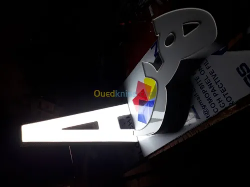 En signe lumineux  alucobond 