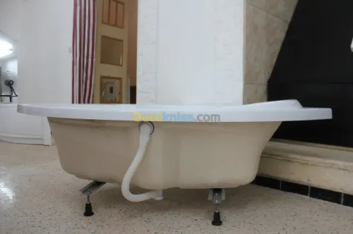 FABRICANT DE BAIGNOIRES ET D'ARTICLES