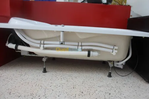 FABRICANT DE BAIGNOIRES ET D'ARTICLES