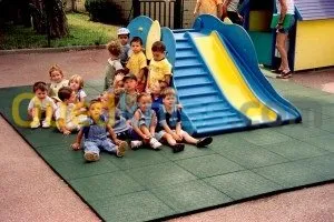 dalles amortissant pour airs de jeux 