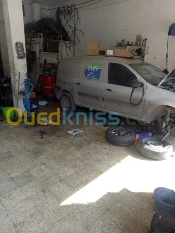 Mécanicien peugeot renault 