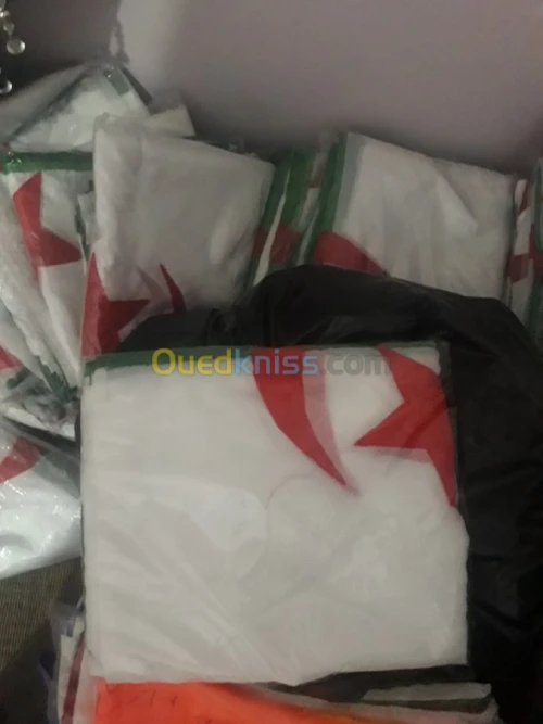 les drapeaux national algerien