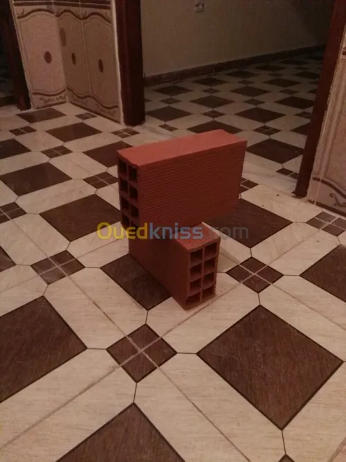 Distribution briques a domicile