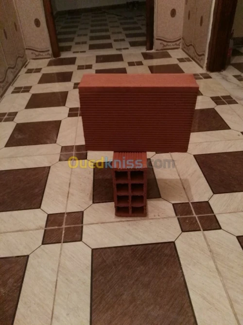 Distribution briques a domicile