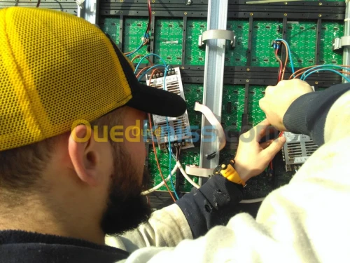 Fabrication de panneaux éléctroniques 
