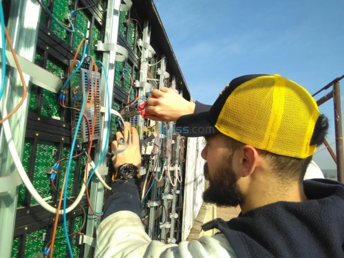 Fabrication de panneaux éléctroniques 