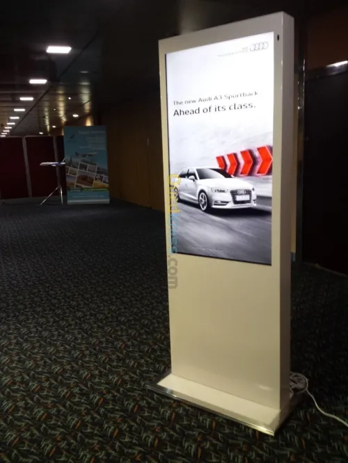 ECRAN DYNAMIQUE 50'' showroom