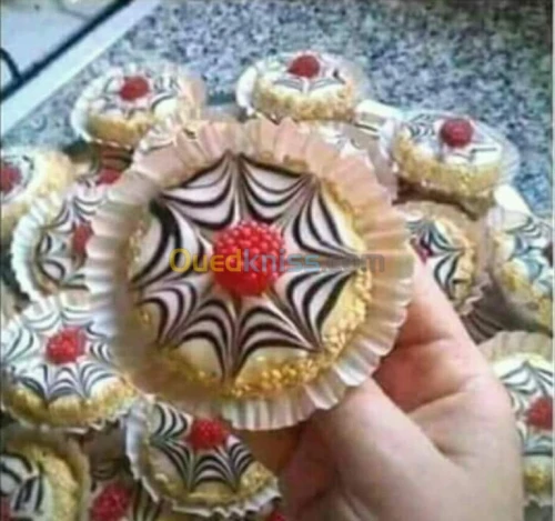 Préparation  des gâteau  pour fête 