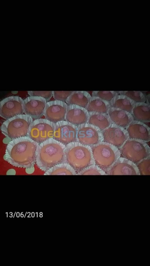Préparation  des gâteau  pour fête 