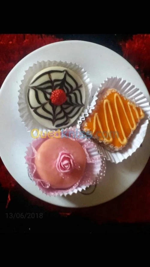 Préparation  des gâteau  pour fête 