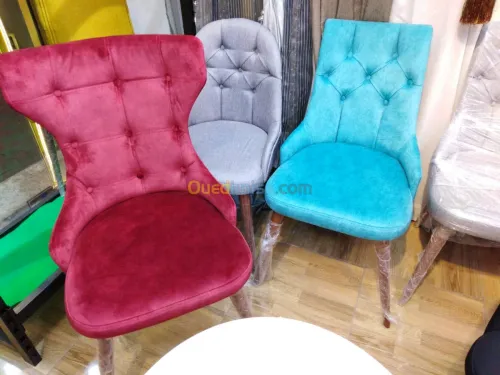 Chaises et tables