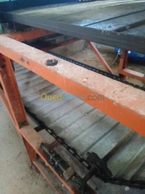 convoyeur métalique pour plateau doeuf