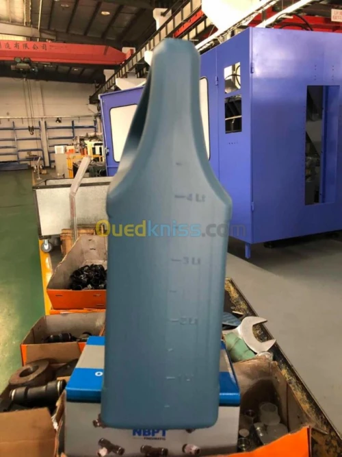 Machine d'extrusion soufflage