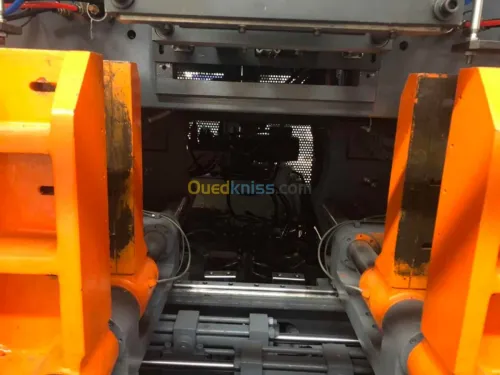 Machine d'extrusion soufflage