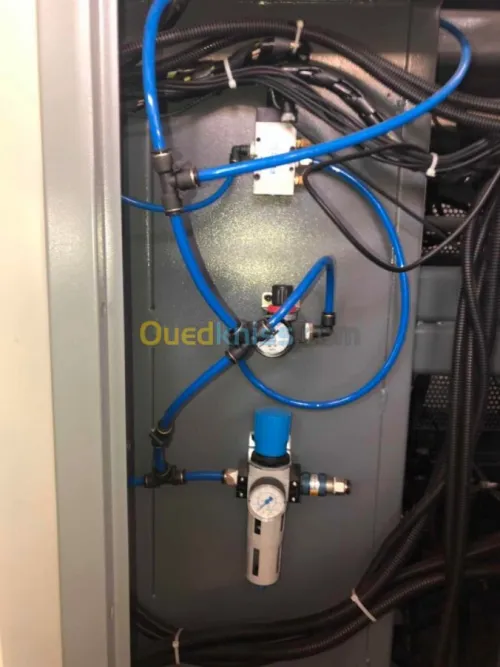 Machine d'extrusion soufflage