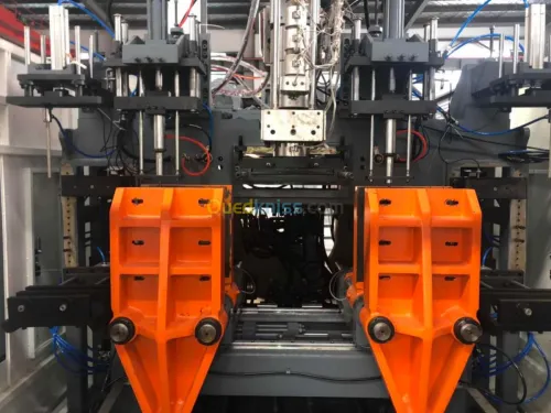 Machine d'extrusion soufflage